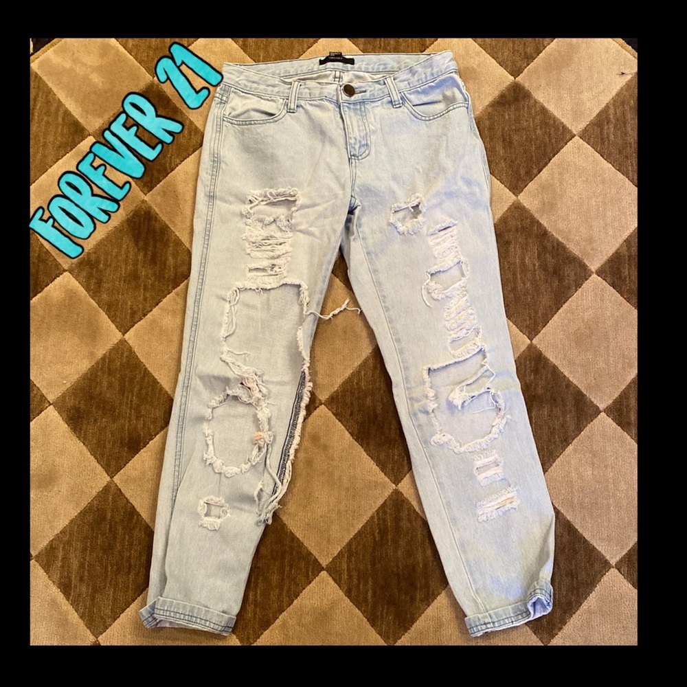 ❤️🔥🔥🔥❤️ Forever 21 soft denim  torn jeans